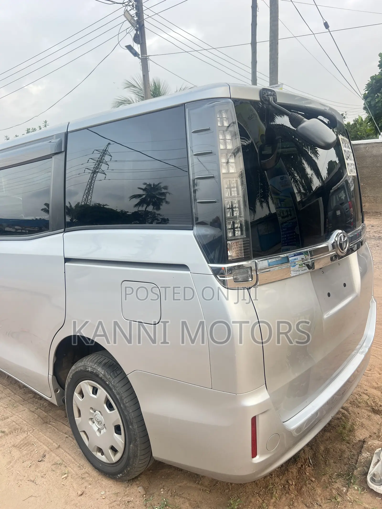 Toyota Voxy V 4WD 7-Seater 2015 Gray