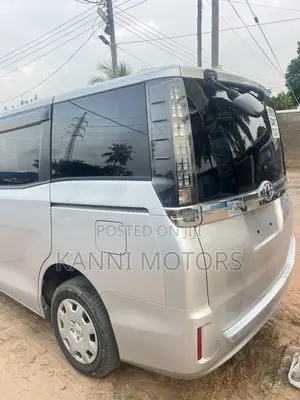 Toyota Voxy V 4WD 7-Seater 2015 Gray