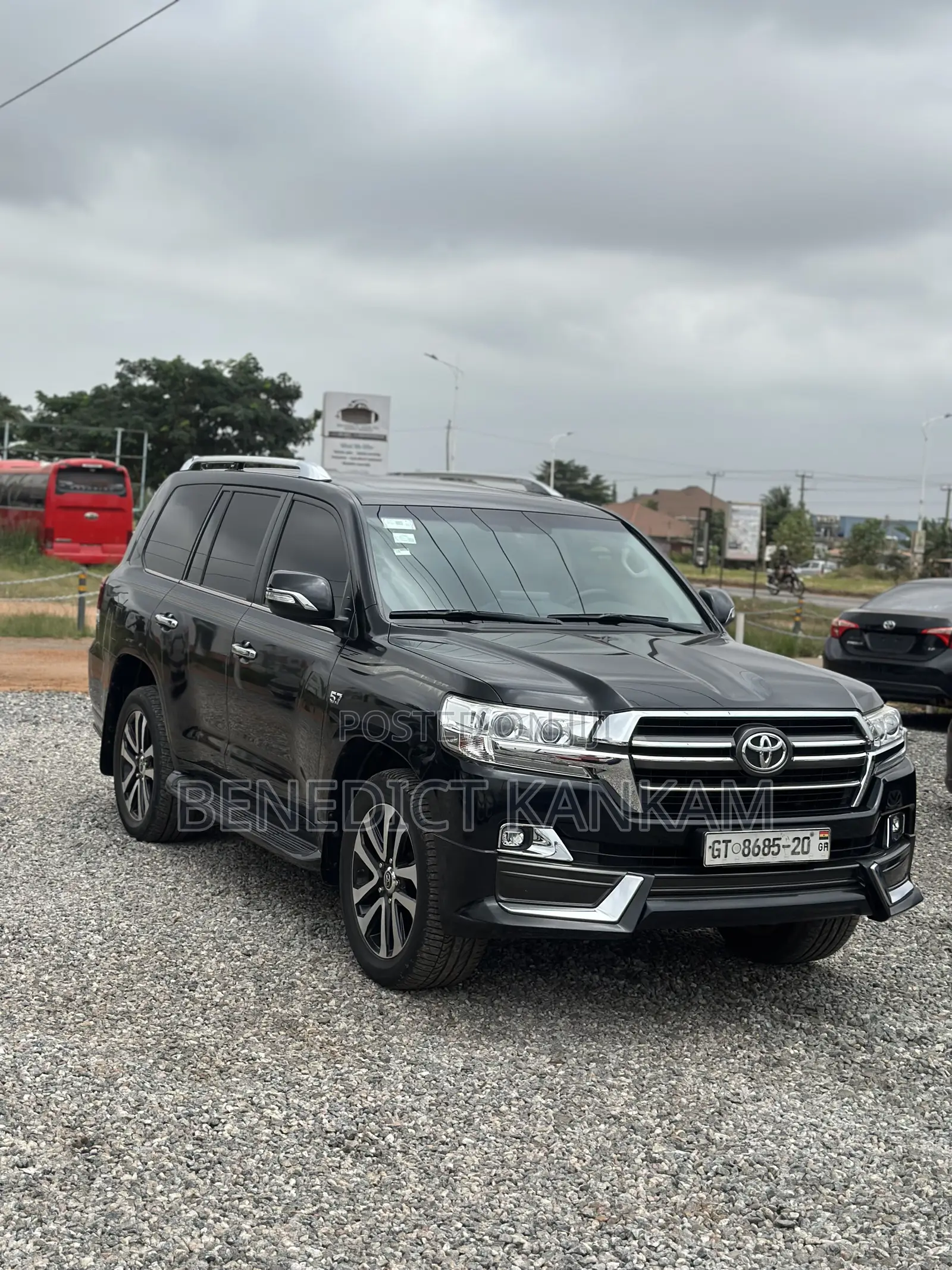 Toyota Land Cruiser 5.7 V8 VX-S 2019 Black