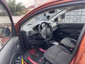 Mitsubishi Mirage SE 2018 Orange