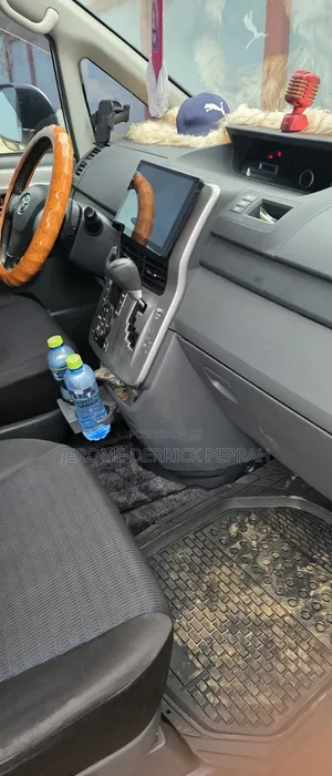 Toyota Voxy 2013 White