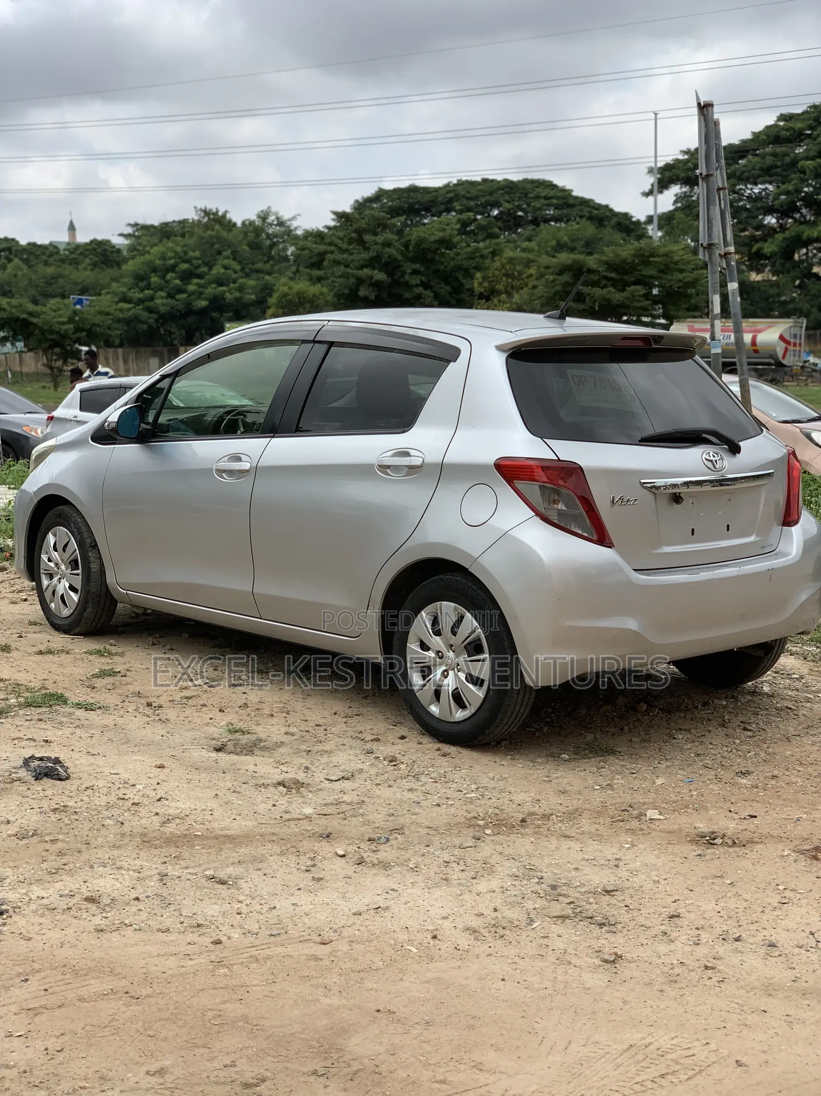 Toyota Vitz 1.3 FWD 5dr 2012 Silver