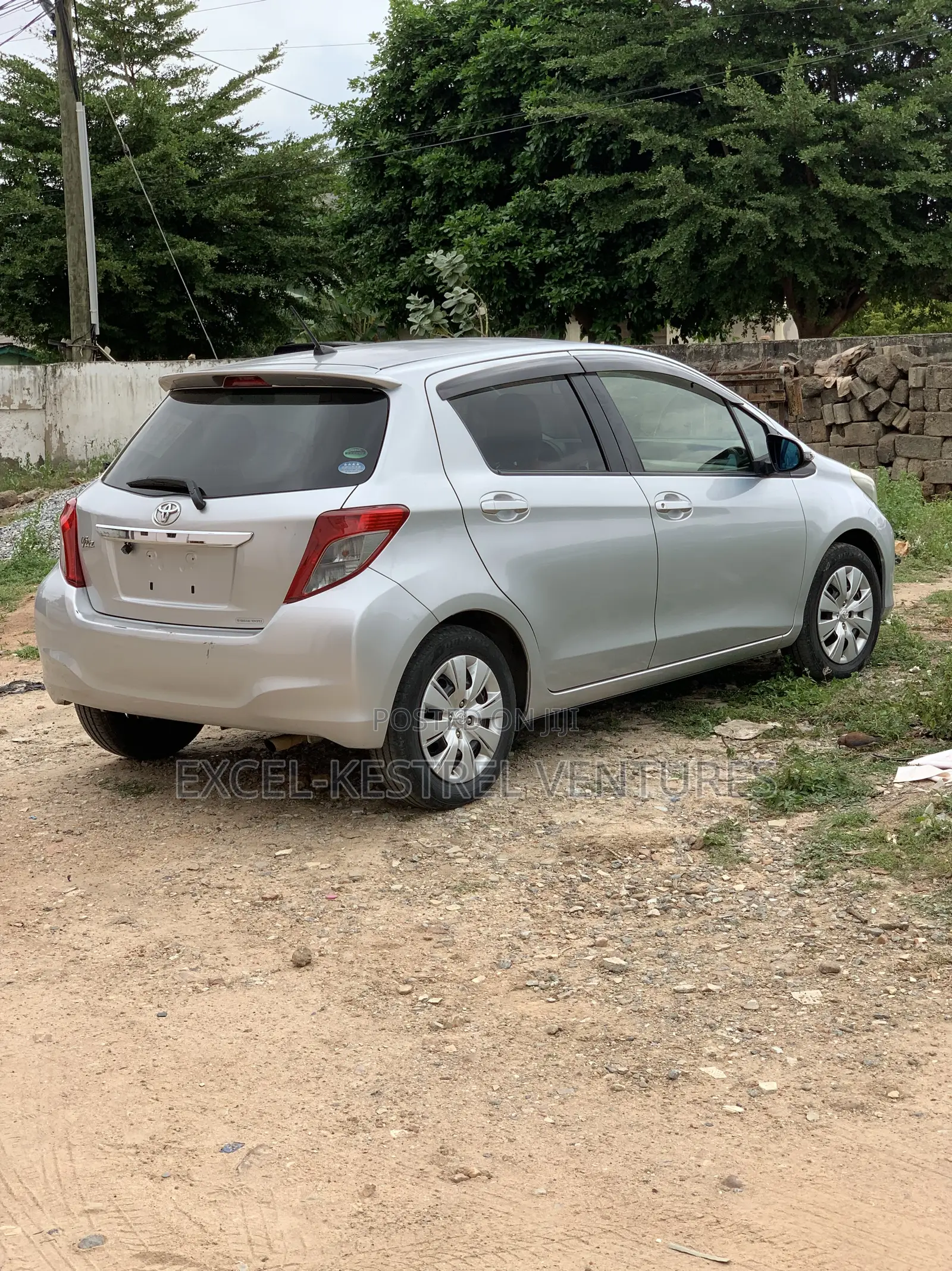 Toyota Vitz 1.3 FWD 5dr 2012 Silver