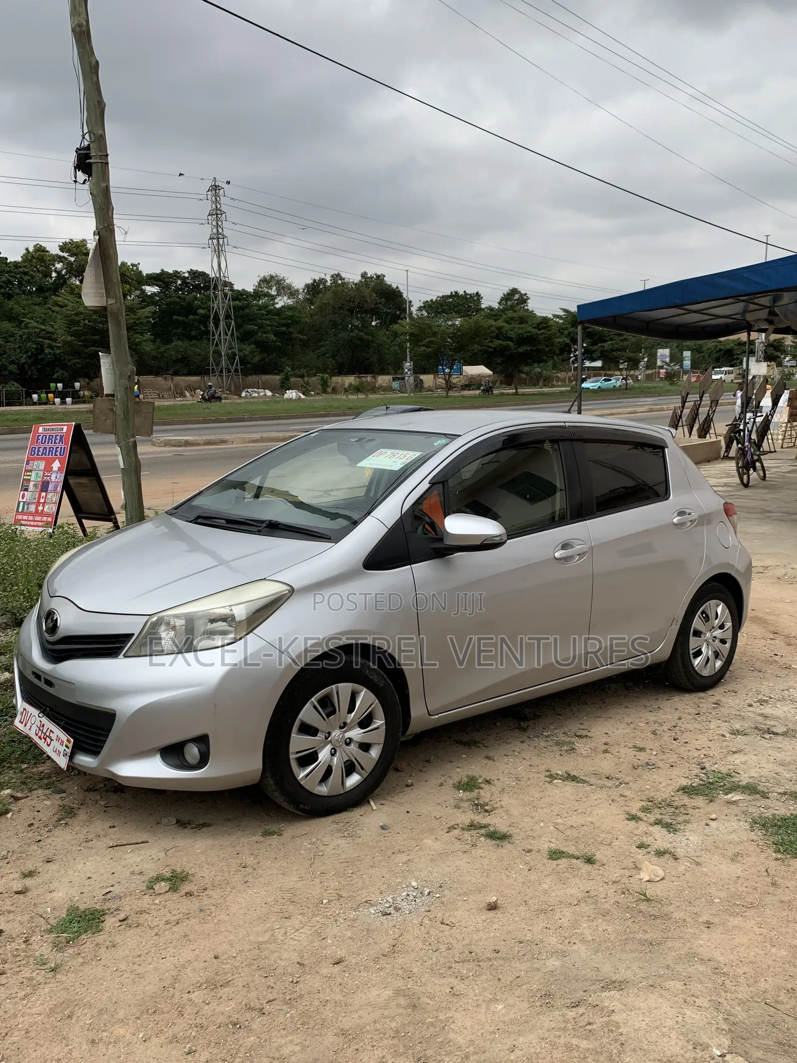 Toyota Vitz 1.3 FWD 5dr 2012 Silver
