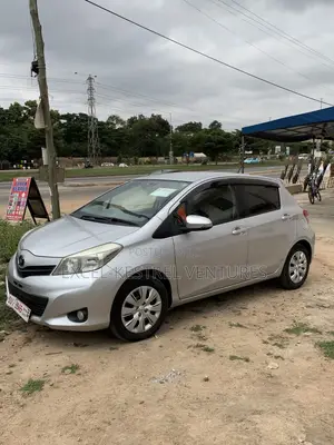 Toyota Vitz 1.3 FWD 5dr 2012 Silver