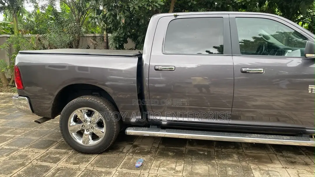 RAM 1500 2018 Gray