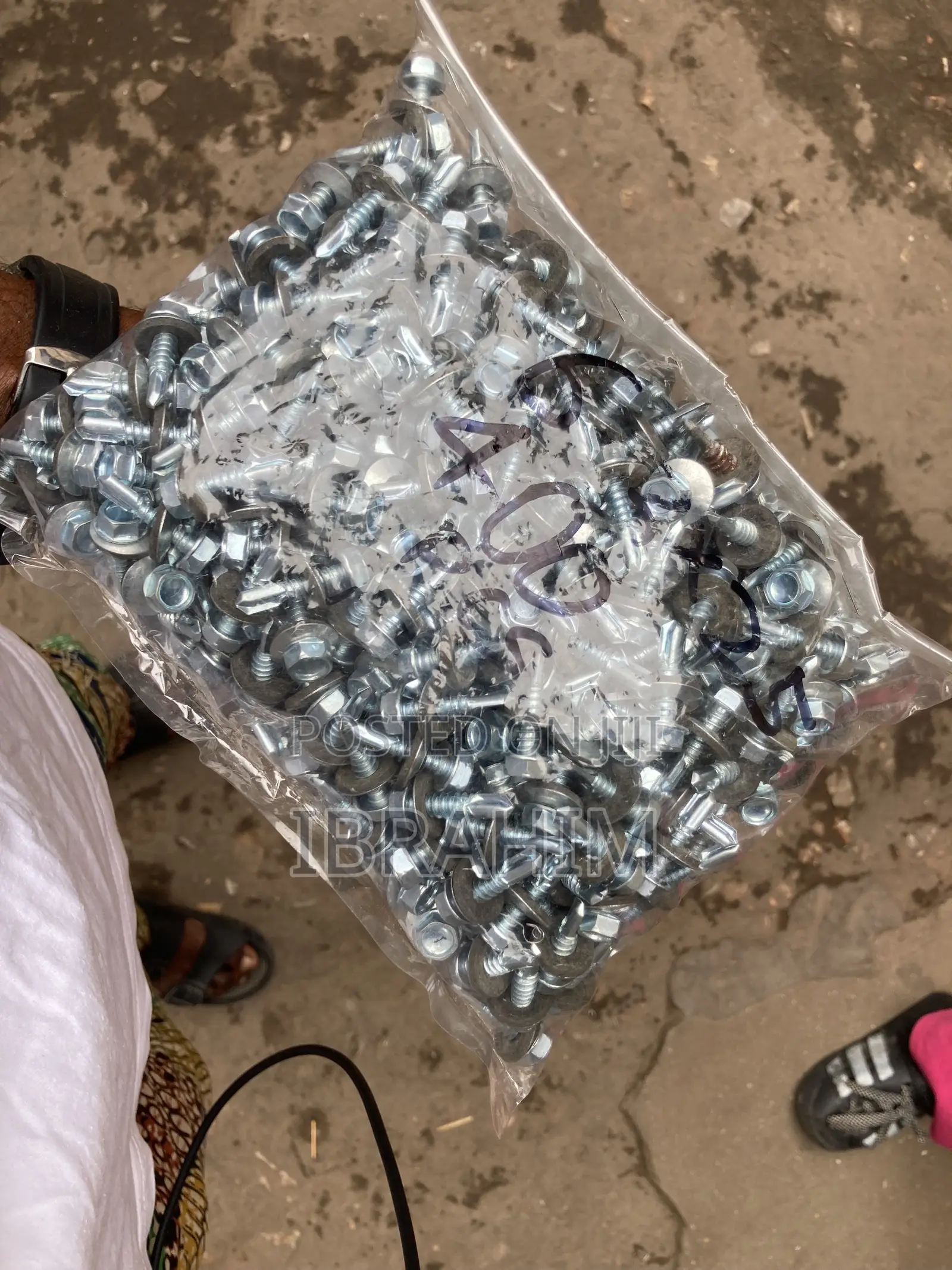 Self-Tapping Screws = 6.3 X 25 = 400 PCS in the Box