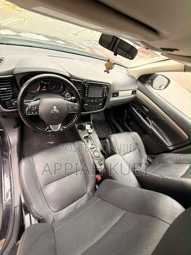 Mitsubishi Outlander 2016 Black
