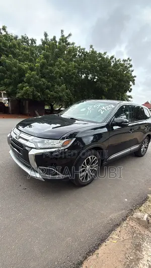 Mitsubishi Outlander 2016 Black