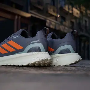Adidas Sneakers