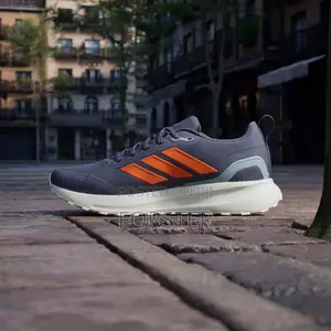 Adidas Sneakers