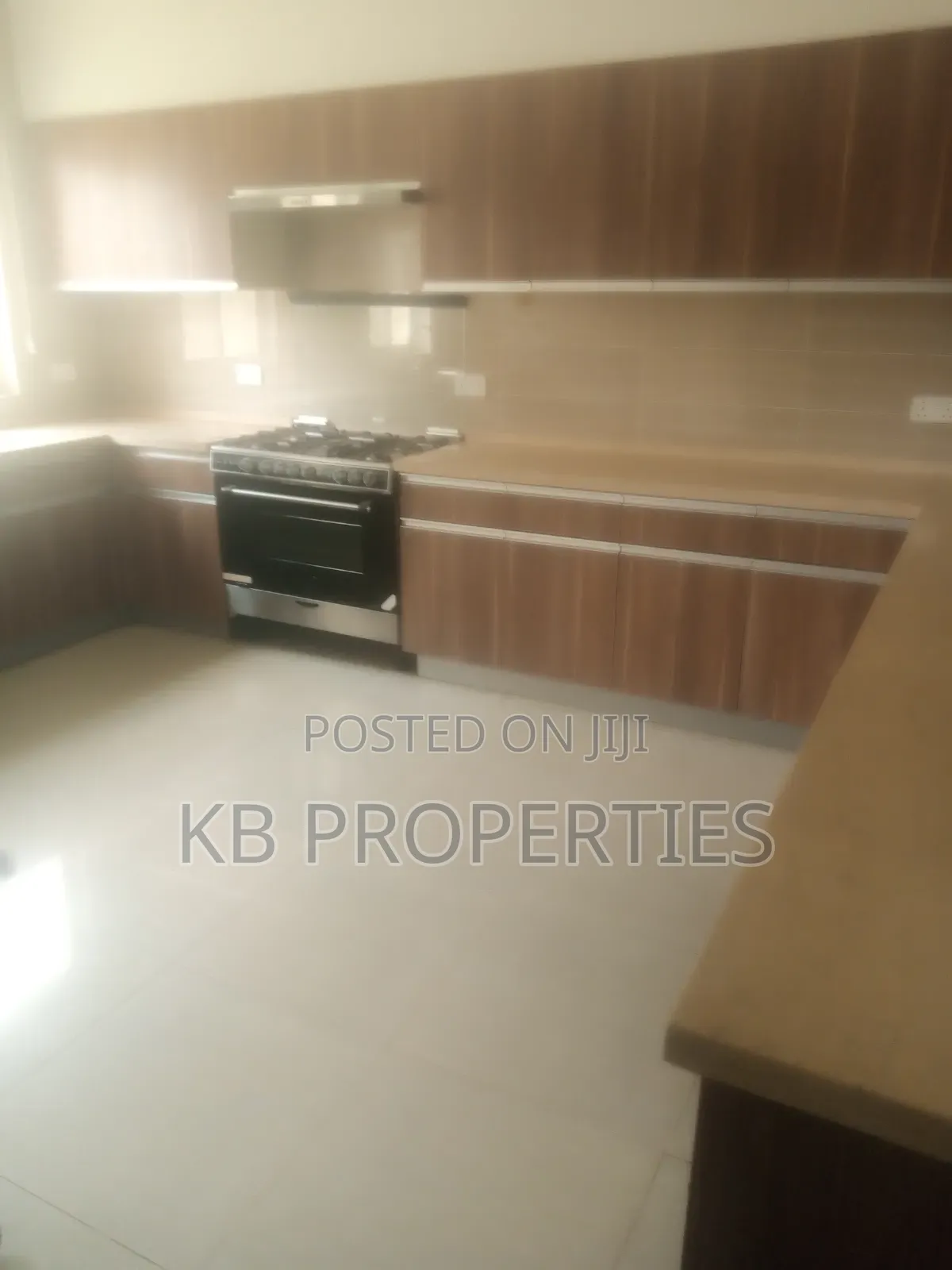 5bdrm Duplex in Kb Properties, Baatsona Total for rent