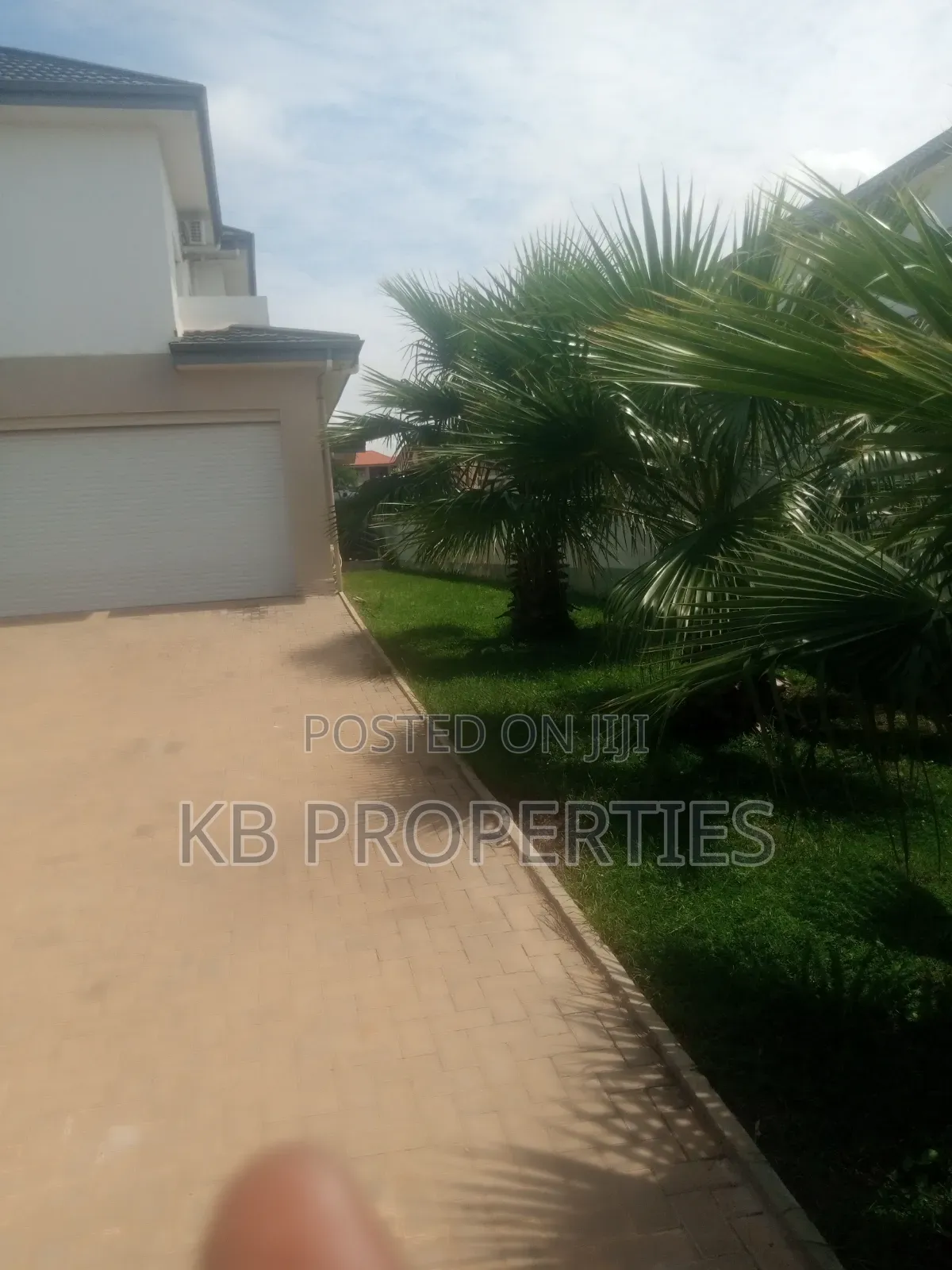 5bdrm Duplex in Kb Properties, Baatsona Total for rent