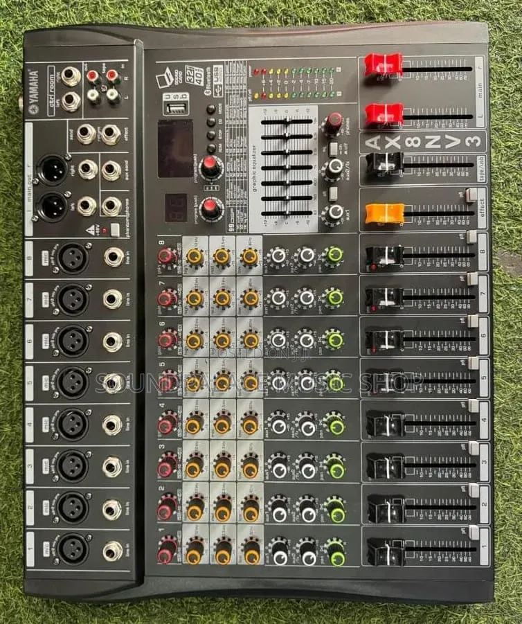 Yamaha AX8NV3 8-Channel Analog Audio Mixer.