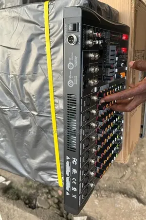 Yamaha AX8NV3 8-Channel Analog Audio Mixer.
