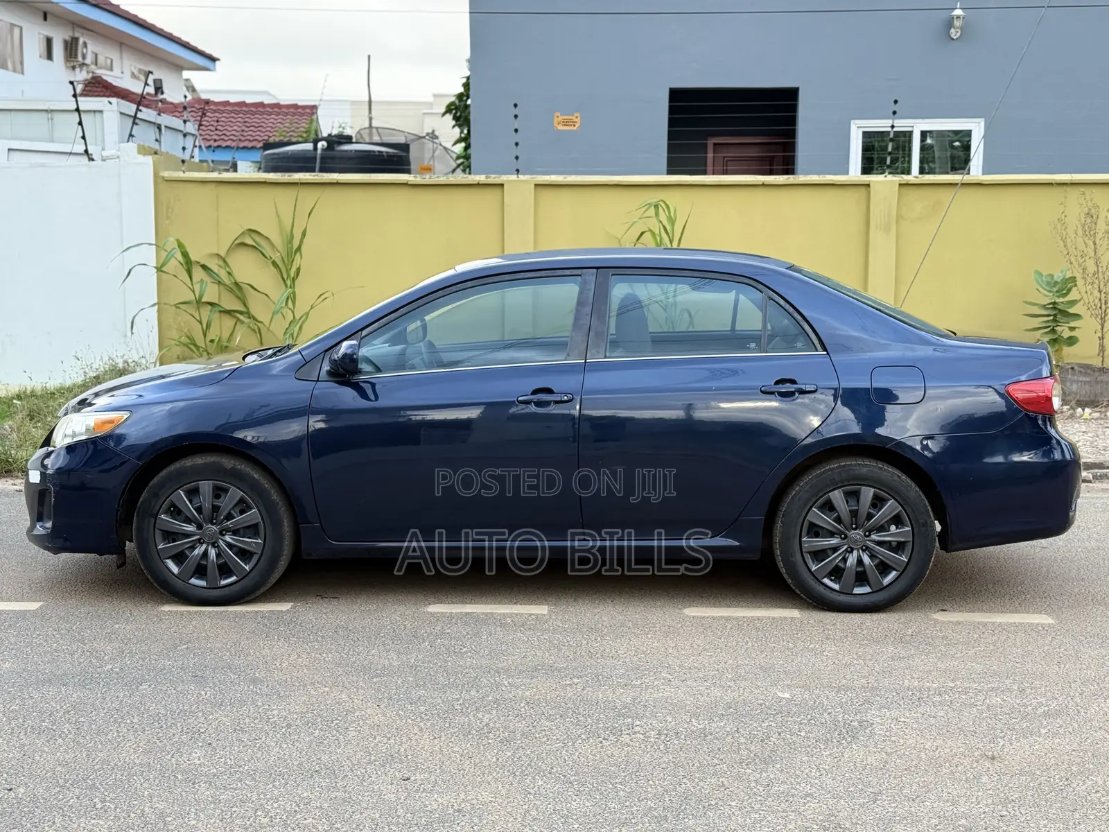 Toyota Corolla LE 4dr Sedan (1.8L 4cyl 4A) 2013 Blue