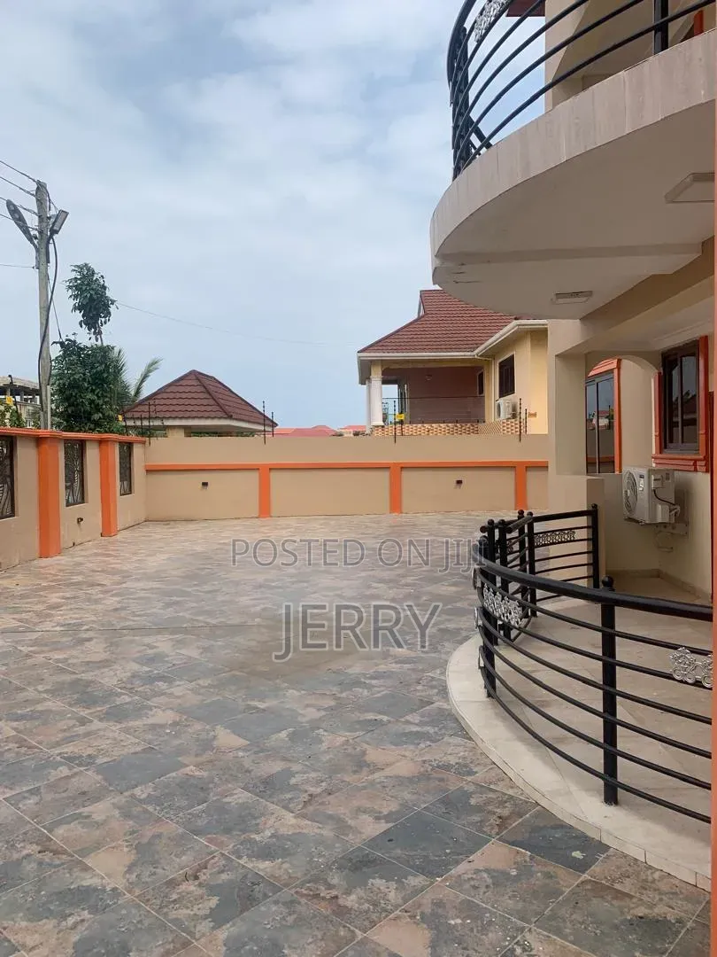 2bdrm Apartment in Baatsona Total for rent