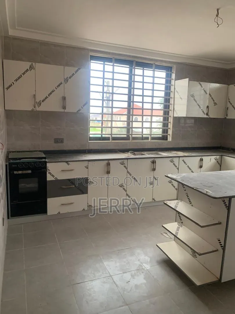 2bdrm Apartment in Baatsona Total for rent