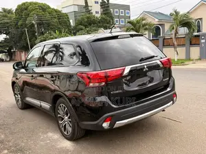 Mitsubishi Outlander 2016 Black