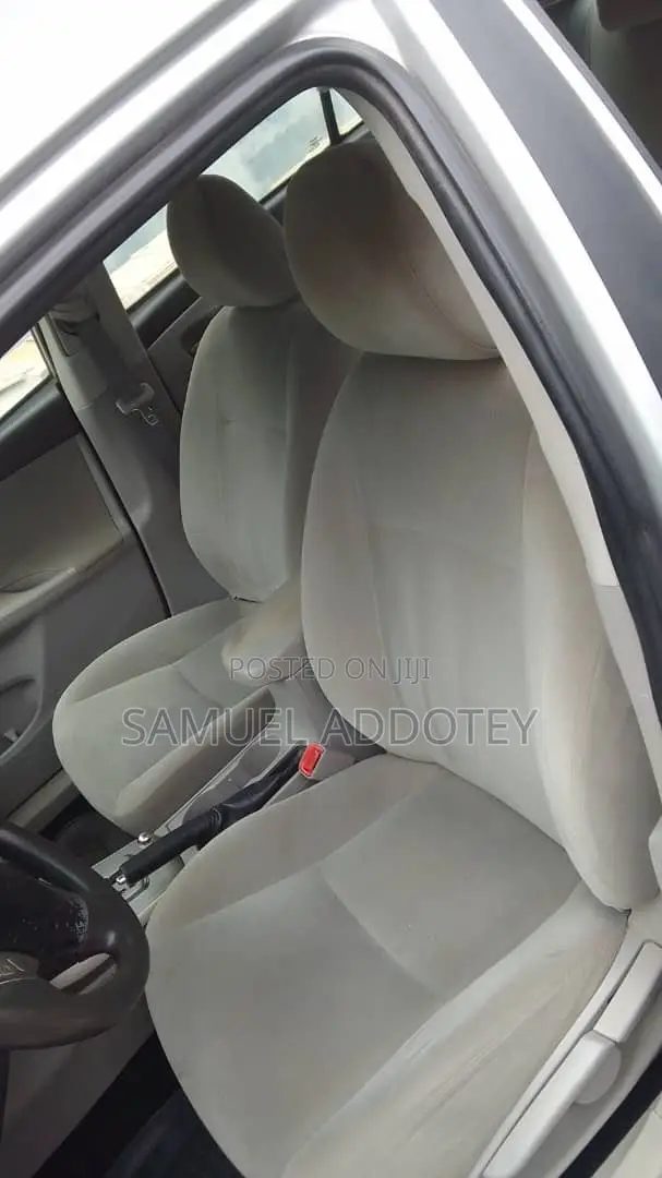 Toyota Corolla 2012 Silver