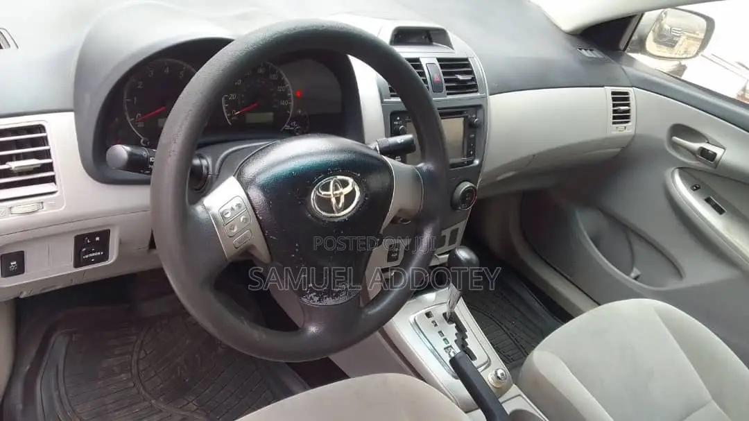 Toyota Corolla 2012 Silver