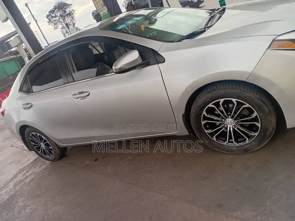 Toyota Corolla L 4dr Sedan (1.8L 4cyl Manual) 2016