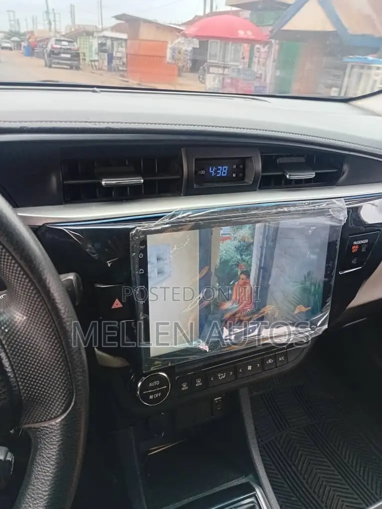 Toyota Corolla L 4dr Sedan (1.8L 4cyl Manual) 2016