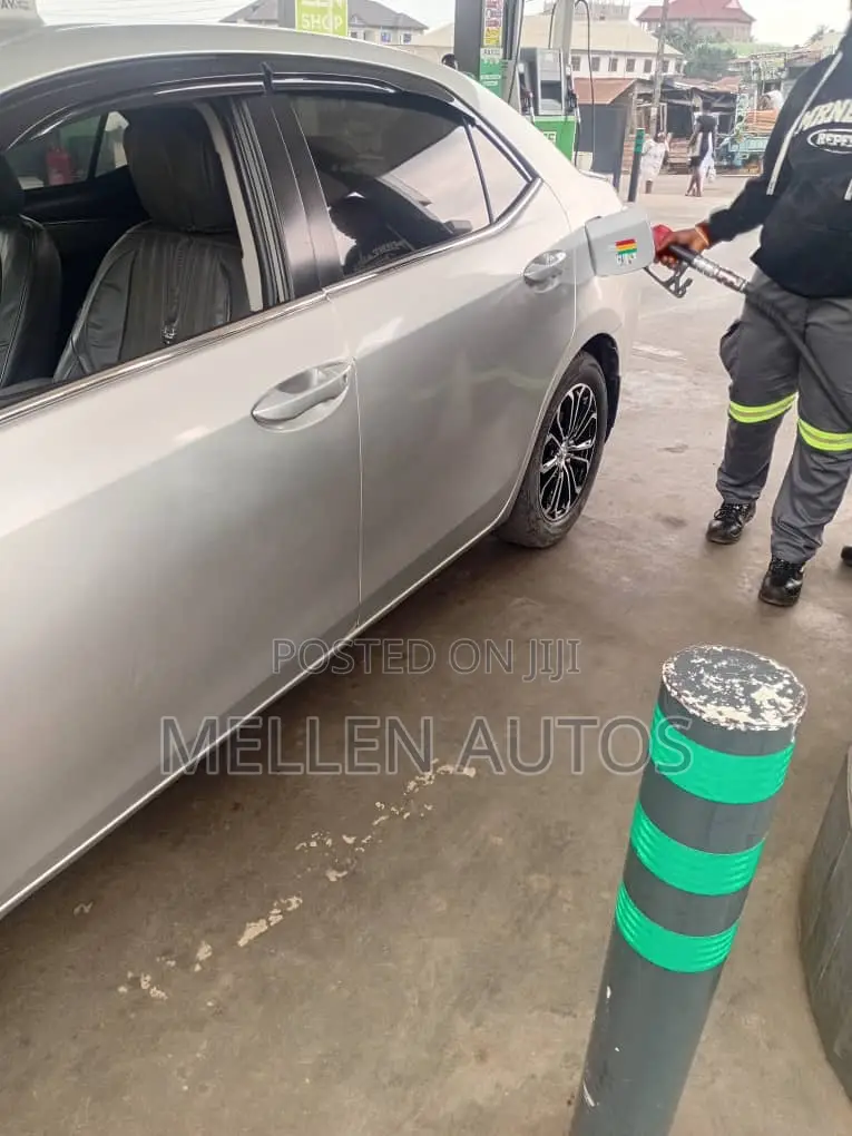 Toyota Corolla L 4dr Sedan (1.8L 4cyl Manual) 2016