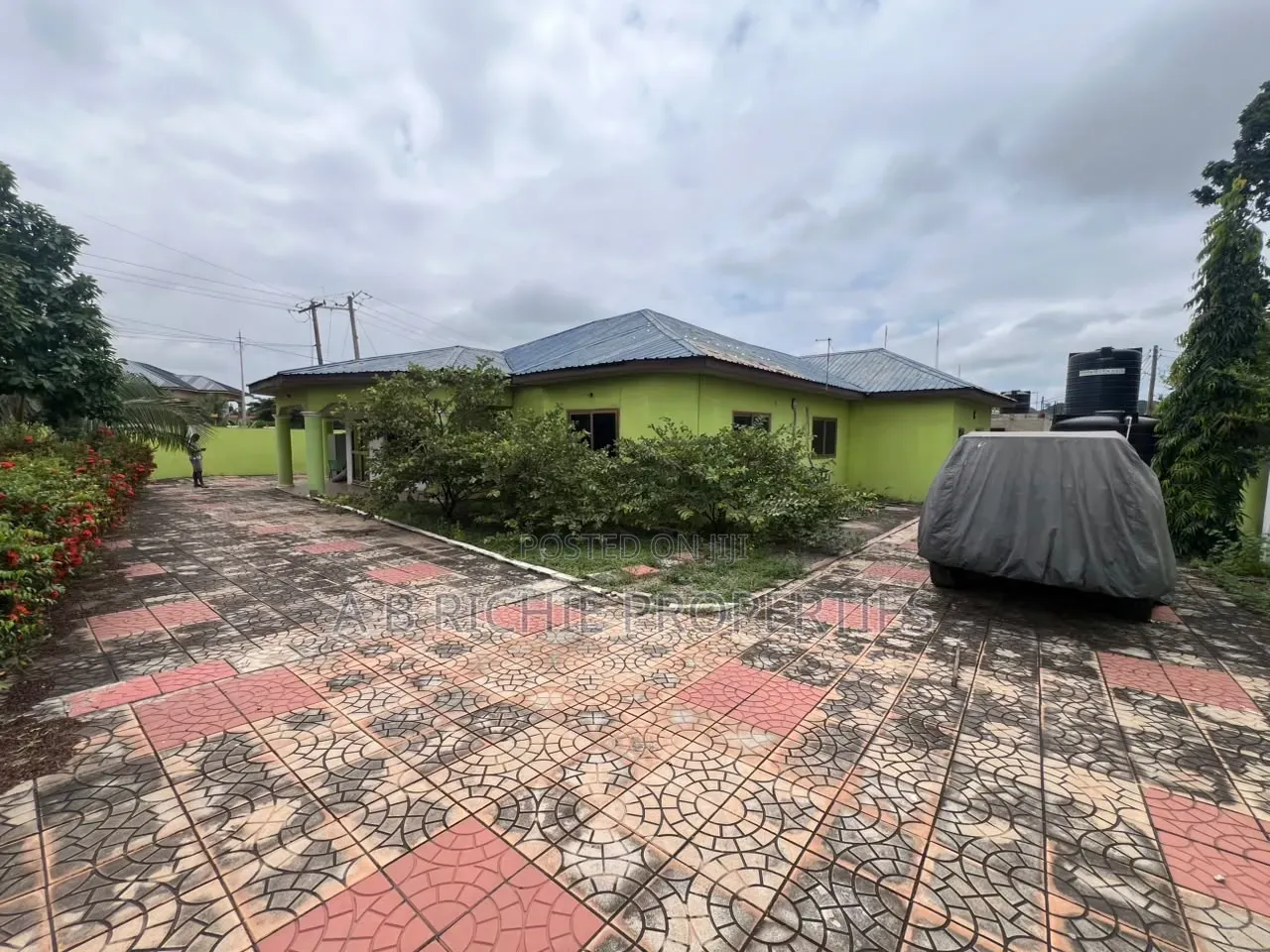 4bdrm Bungalow in Ab Richie Properties, Parakuo Estate for sale