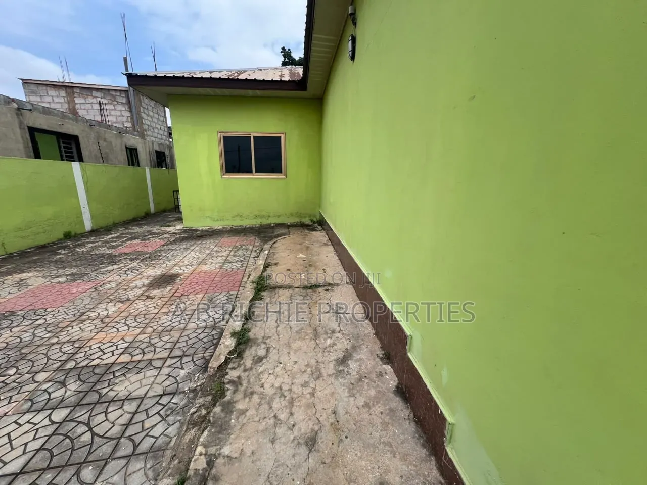 4bdrm Bungalow in Ab Richie Properties, Parakuo Estate for sale