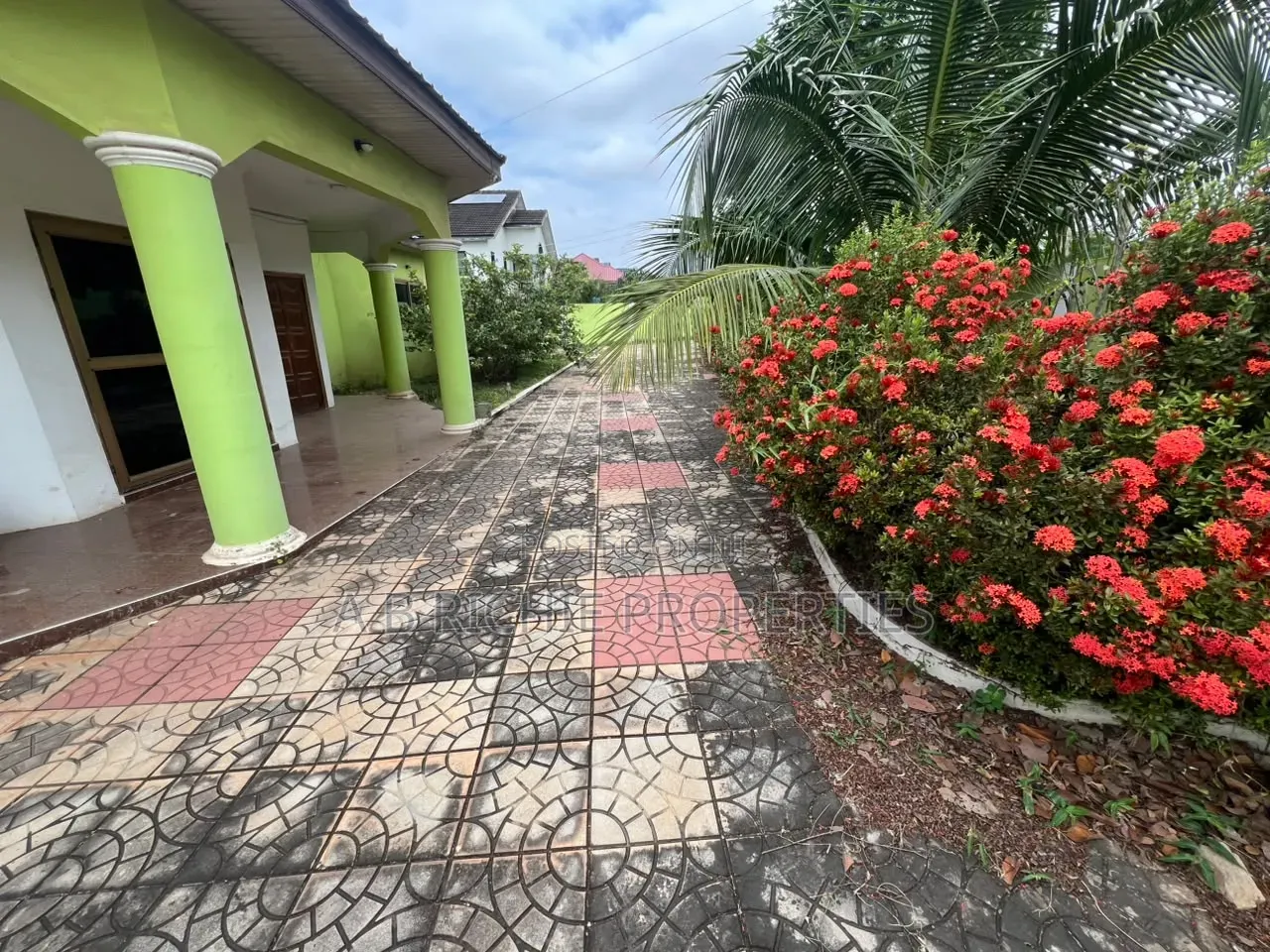 4bdrm Bungalow in Ab Richie Properties, Parakuo Estate for sale