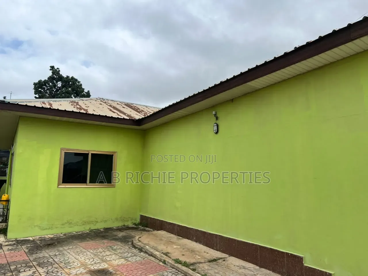 4bdrm Bungalow in Ab Richie Properties, Parakuo Estate for sale