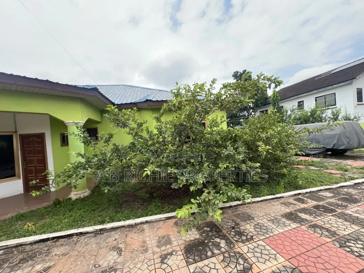 4bdrm Bungalow in Ab Richie Properties, Parakuo Estate for sale