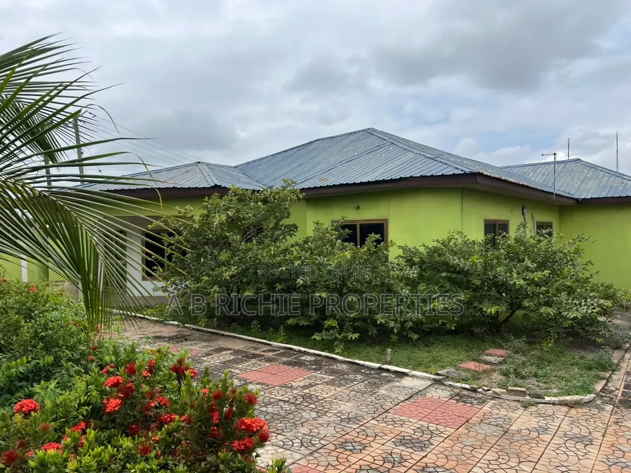 4bdrm Bungalow in Ab Richie Properties, Parakuo Estate for sale