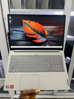 Laptop Lenovo ThinkBook 15 16GB AMD Ryzen 3 SSD 256GB