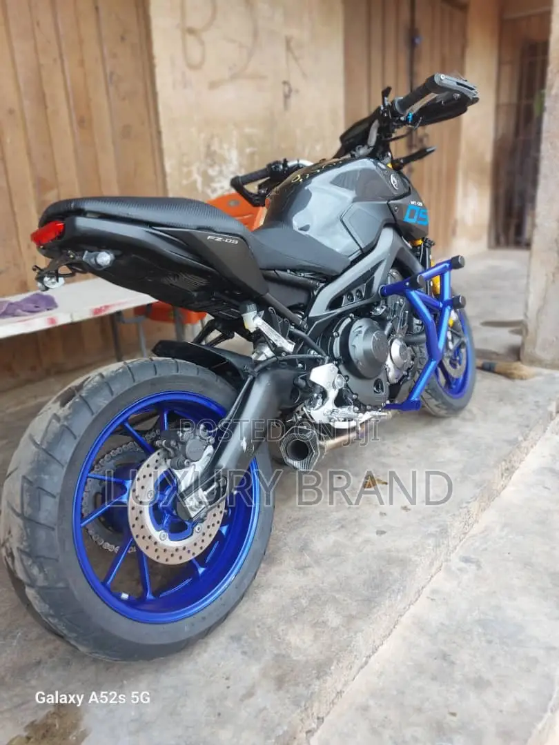 Yamaha 2018 Blue