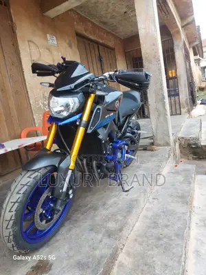 Yamaha 2018 Blue