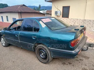 Nissan Primera 1999 Green