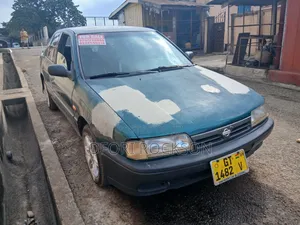 Nissan Primera 1999 Green