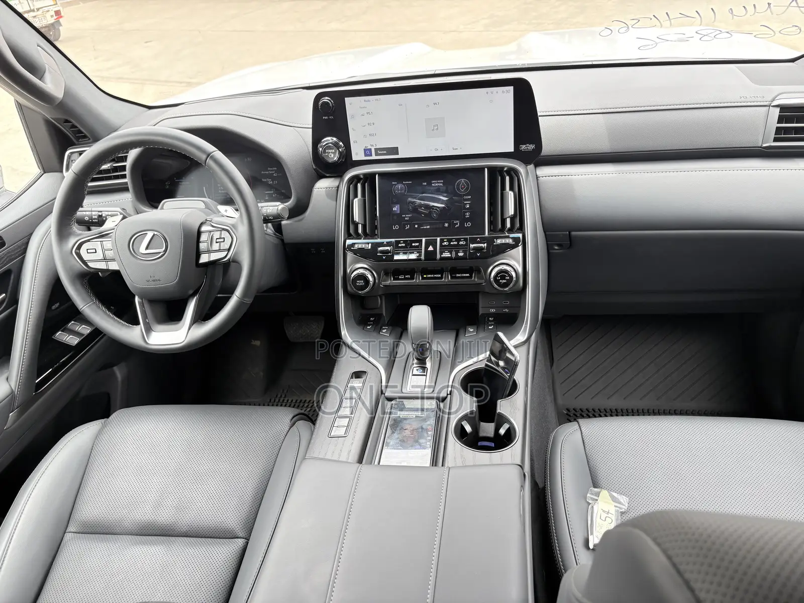 Lexus LX 700h 2025 White