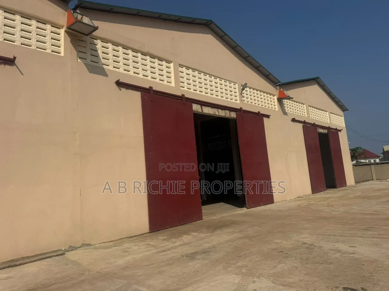 Warehouse for Rent at Lashibi