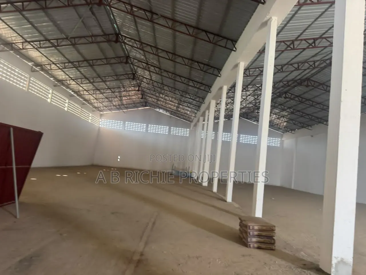 Warehouse for Rent at Lashibi