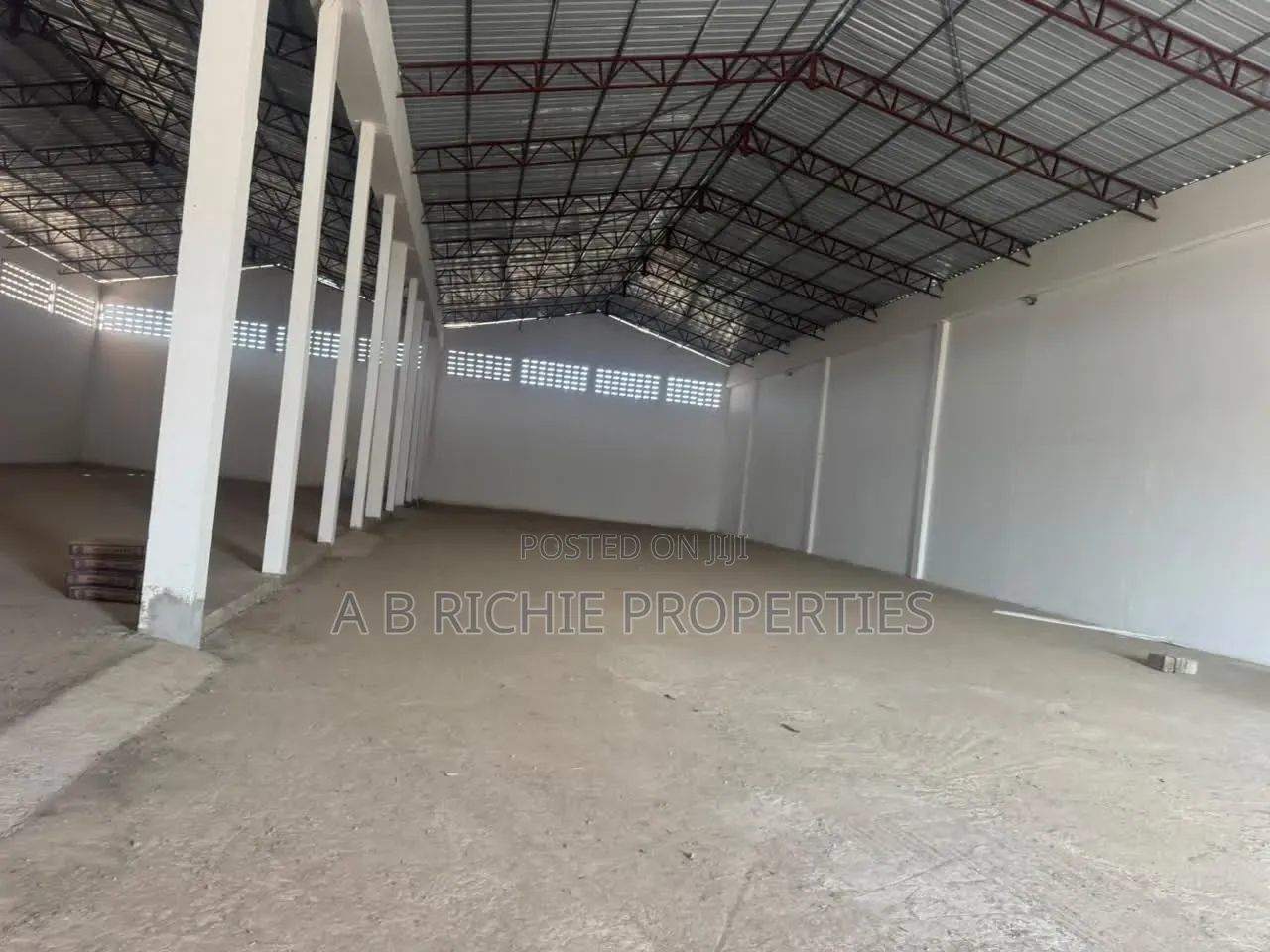 Warehouse for Rent at Lashibi
