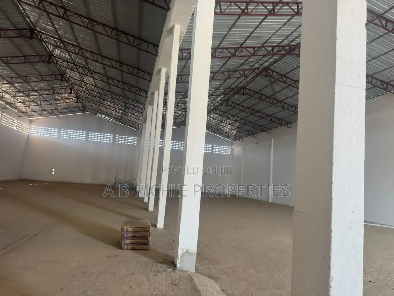 Warehouse for Rent at Lashibi