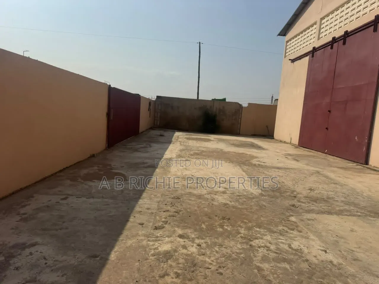 Warehouse for Rent at Lashibi