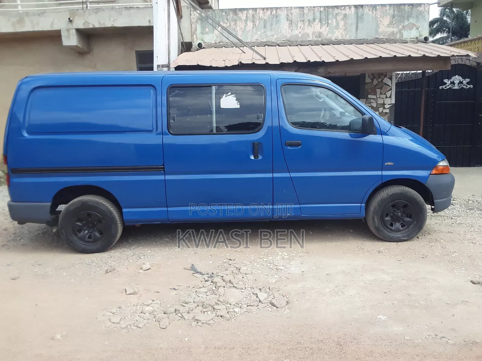 Toyota HiAce 2005 Blue
