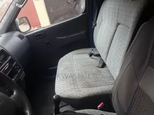 Toyota HiAce 2005 Blue