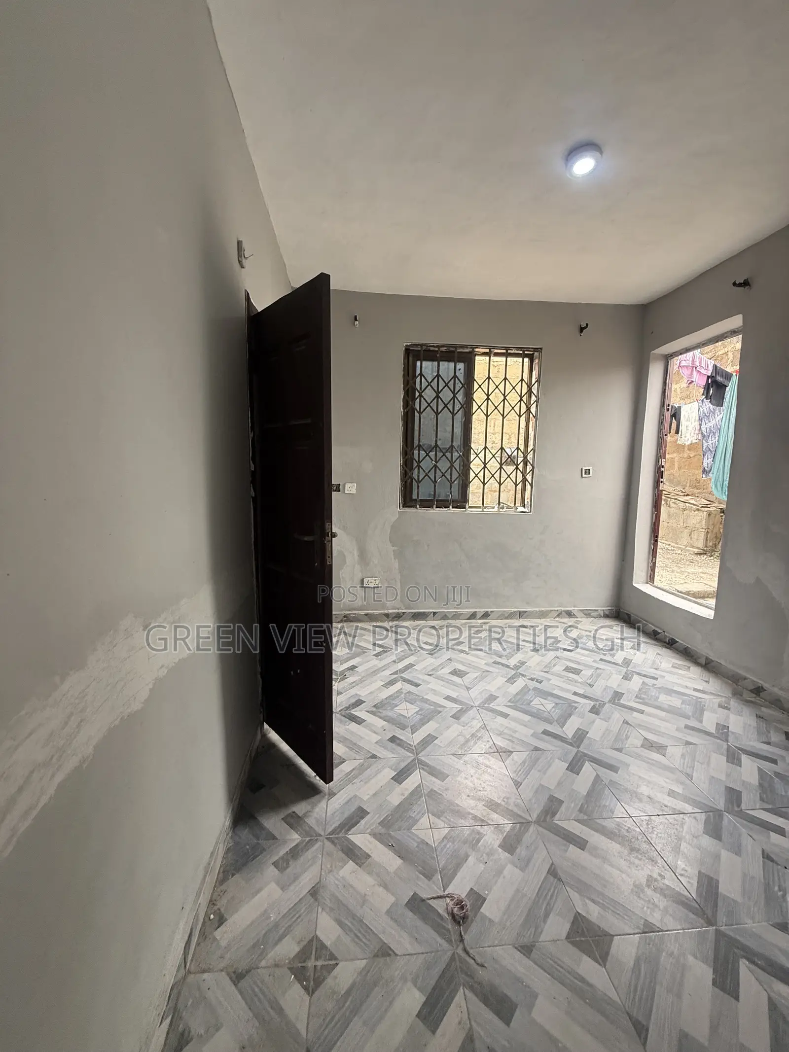 1bdrm Apartment in West Hills Mall Area for rent