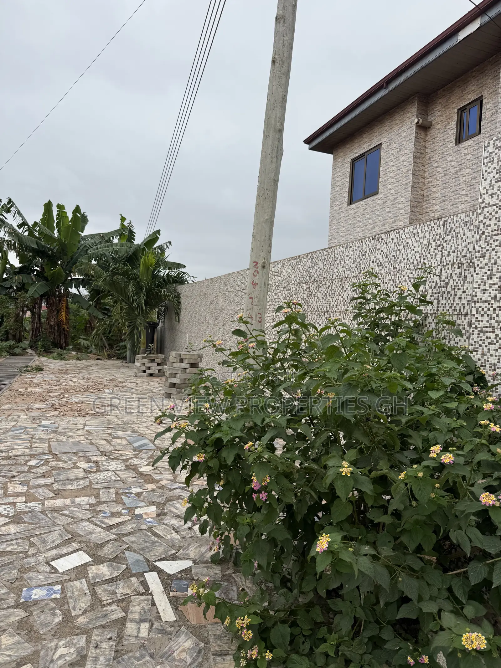 1bdrm Apartment in West Hills Mall Area for rent