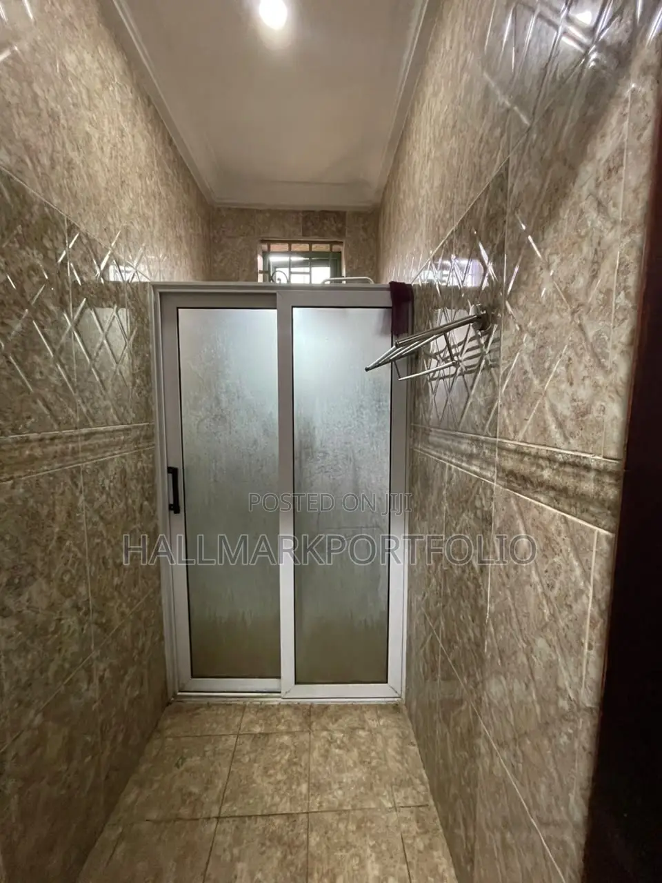 3bdrm Apartment in Madina New Road for rent